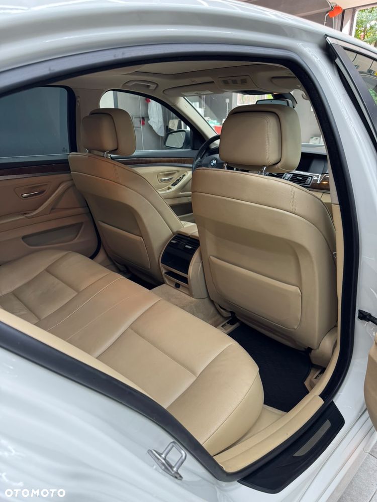 BMW Seria 5 528i xDrive Modern Line - 11