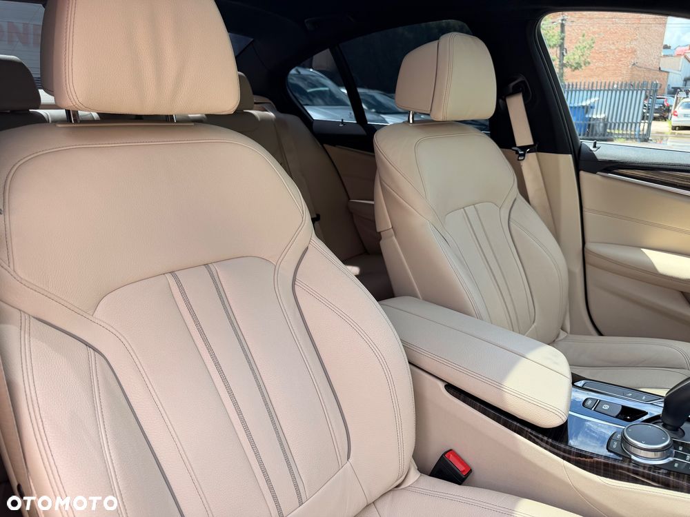 BMW Seria 5 530e iPerformance xDrive - 25