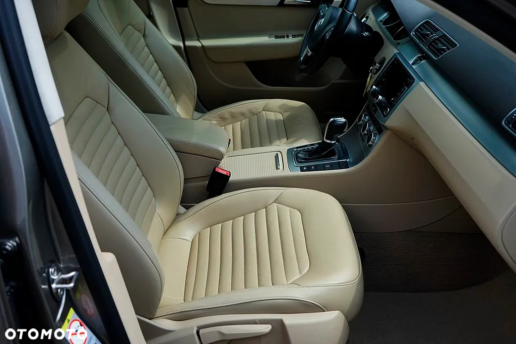 Volkswagen Passat - 14