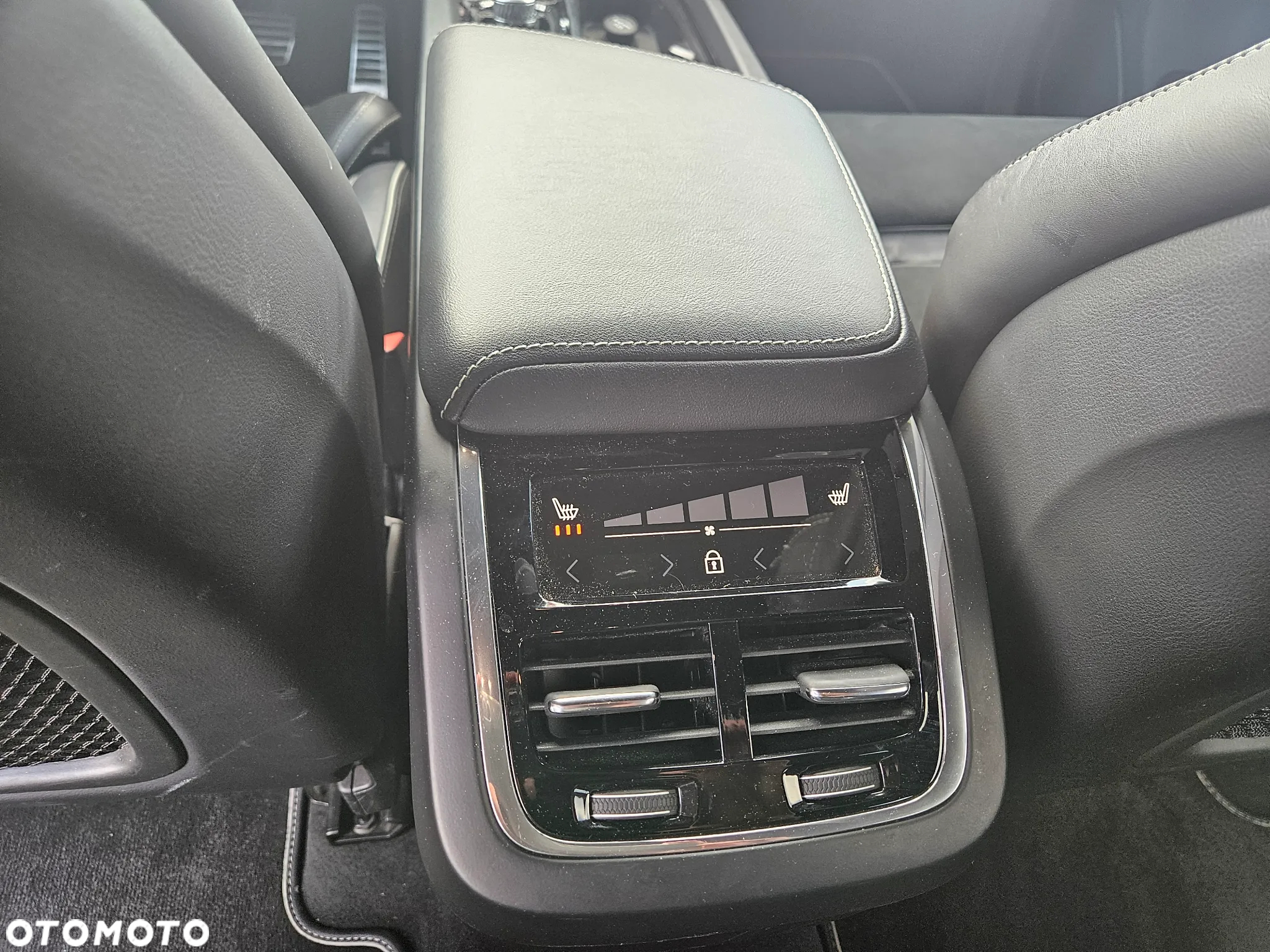 Volvo XC 60 D4 R-Design - 22