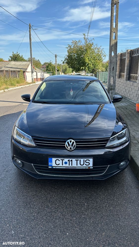 Volkswagen Jetta - 1