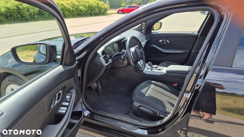 BMW Seria 3 318i - 10