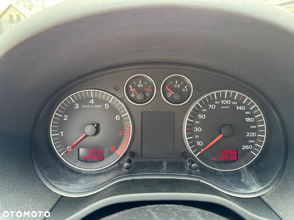 Audi A3 3-drzwiowe 1.6 Attraction - 23