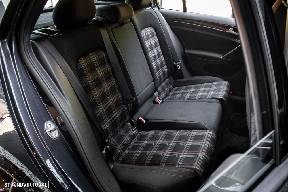 VW Golf 2.0 TSi GTi DSG - 34
