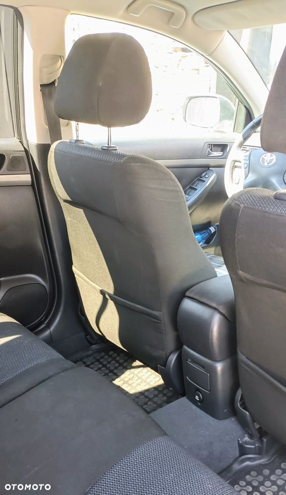 Toyota Avensis 1.8 VVT-i Sol - 13