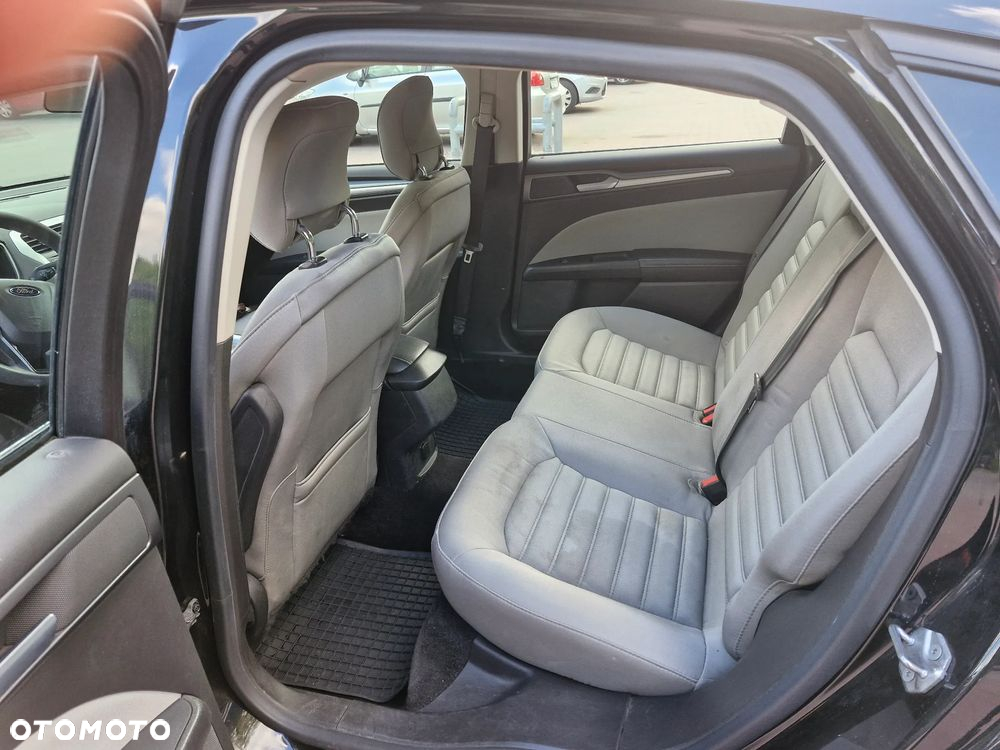 Ford Fusion - 12