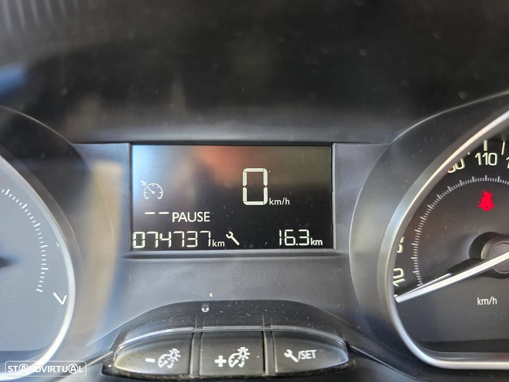 Peugeot 2008 1.2 PureTech Style - 6