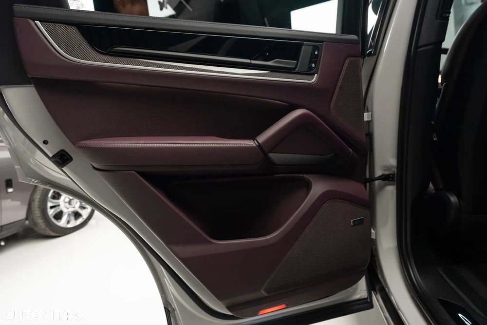 Porsche Cayenne - 32