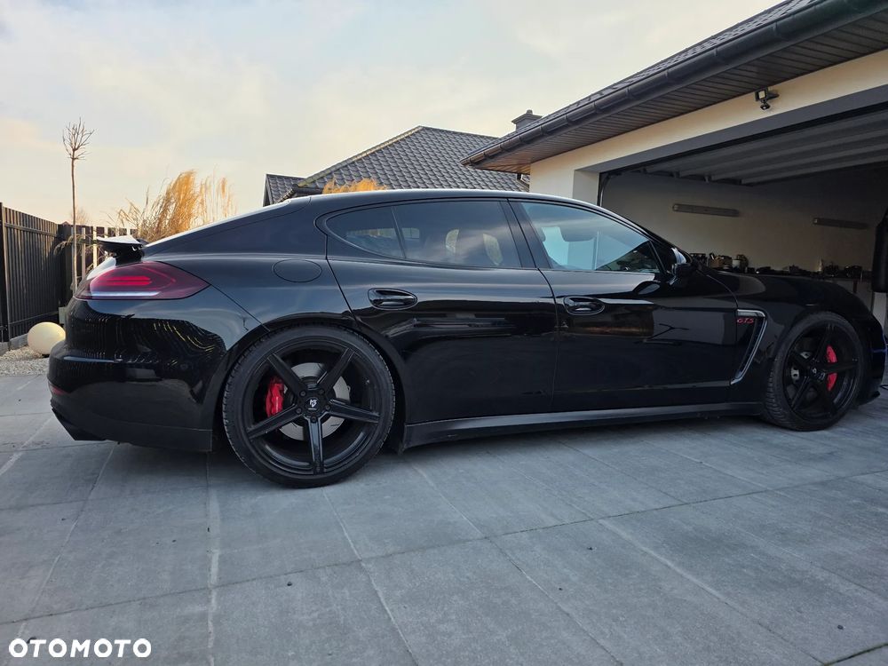 Porsche Panamera - 4