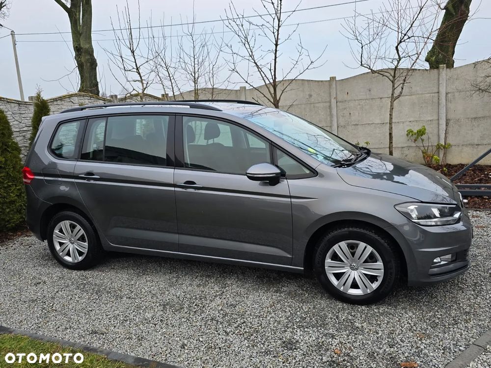 Volkswagen Touran - 4