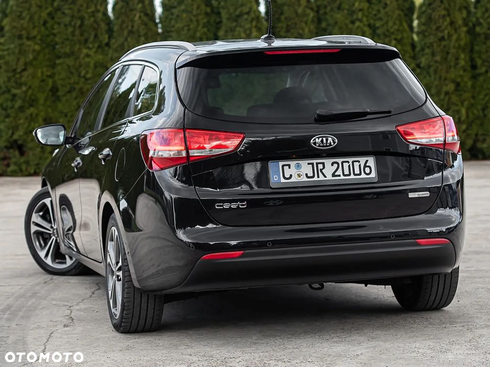 Kia Ceed 1.6 CRDi 136 ISG UEFA EURO 2016 - 8