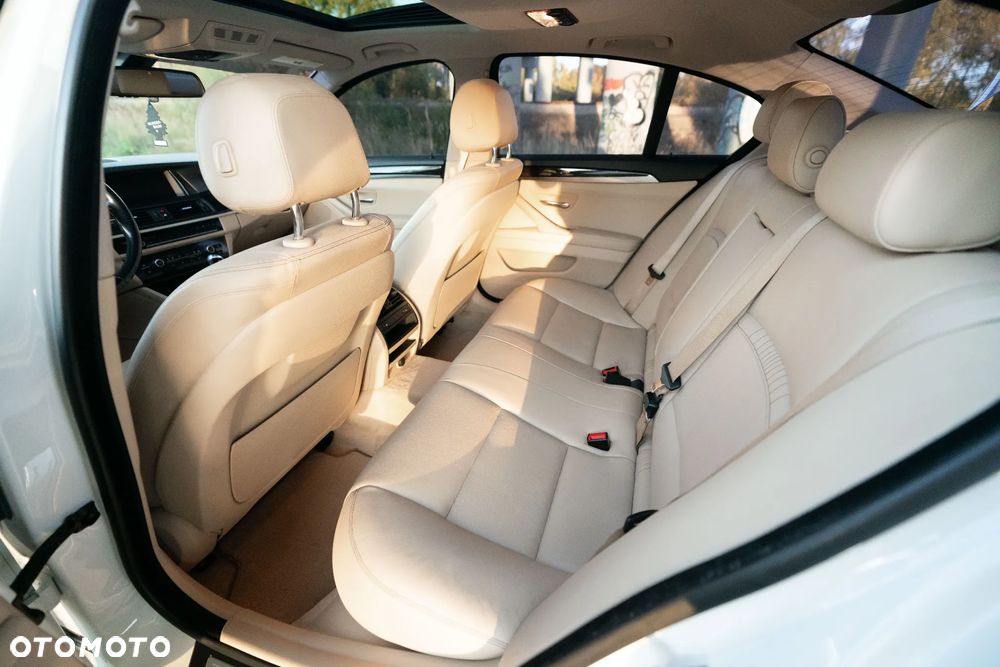 BMW Seria 5 528i xDrive Luxury Line - 14
