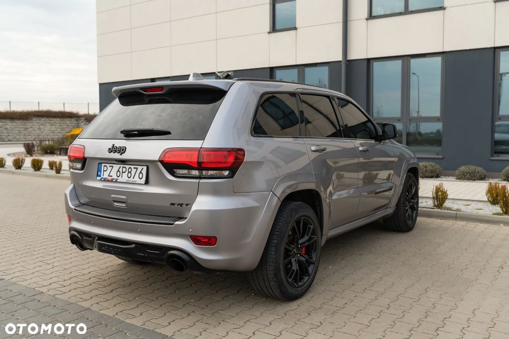 Jeep Grand Cherokee SRT - 8