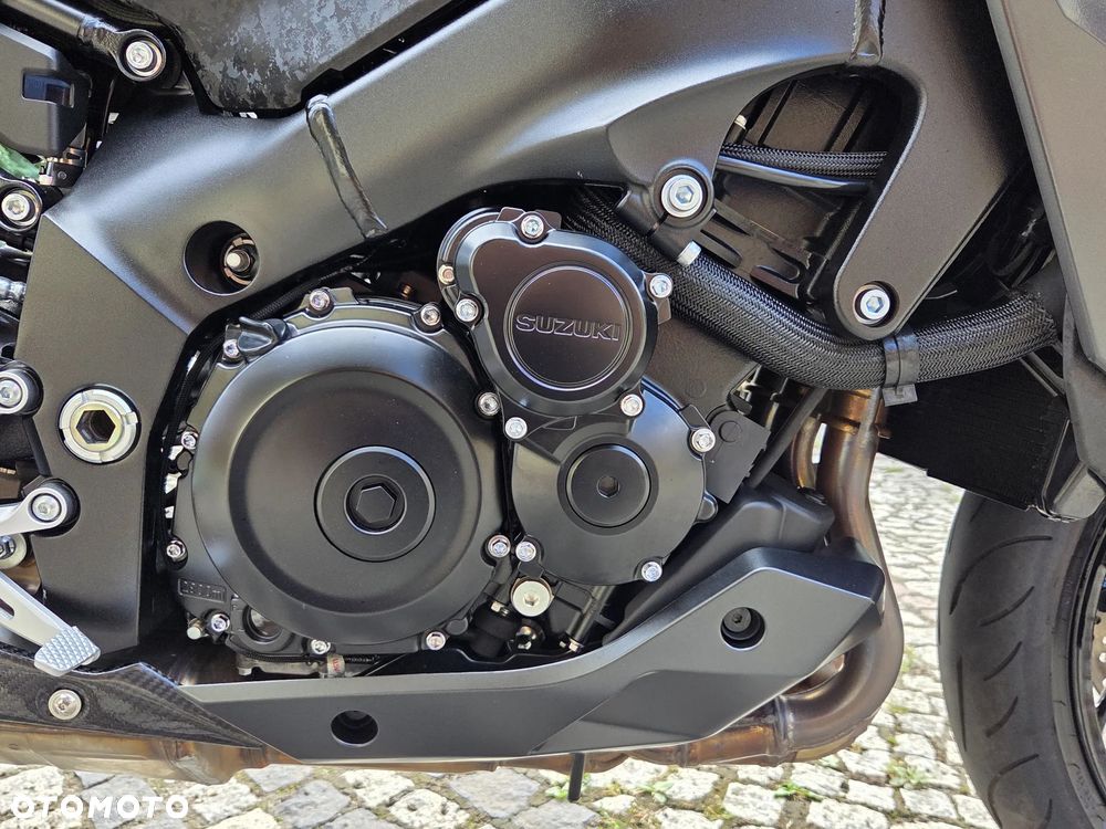 Suzuki GSX - 11