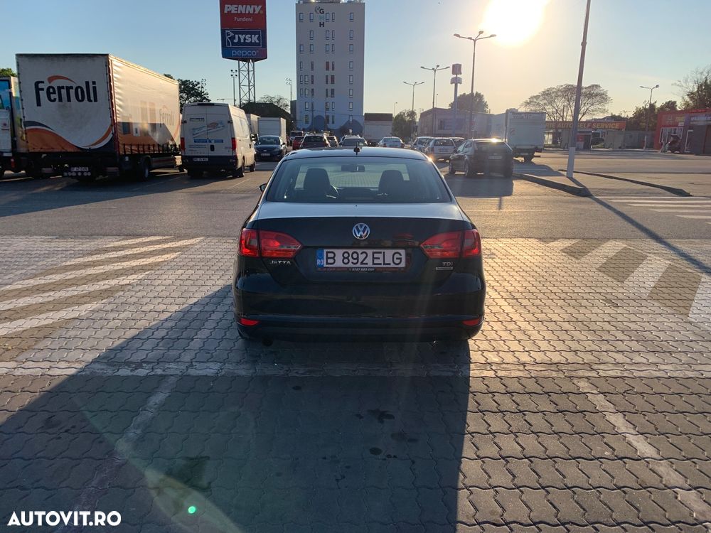 Volkswagen Jetta 1.6 TDI Highline - 8