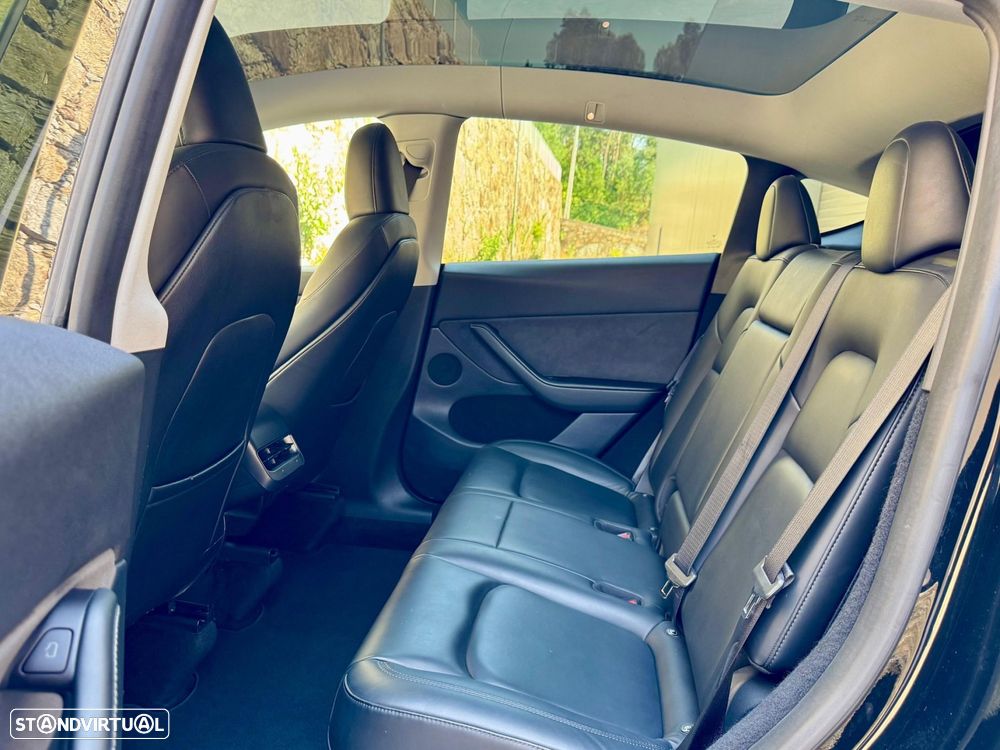 Tesla Model Y Performance Dual Motor AWD - 33
