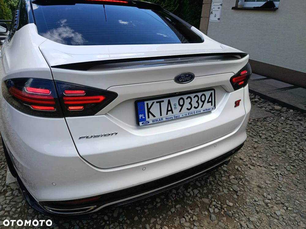 Ford Fusion 2.0 EcoBoost Titanium - 24