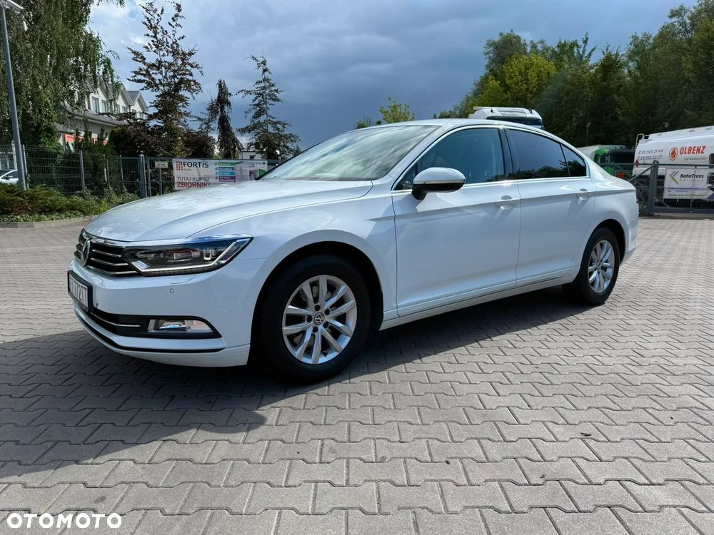 Volkswagen Passat - 1