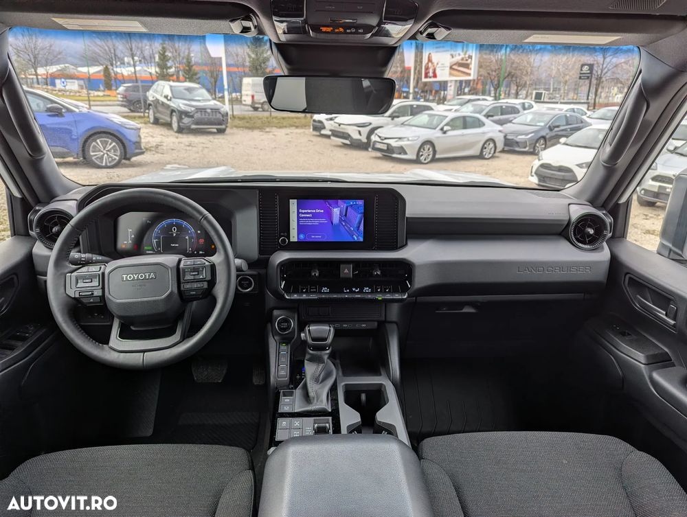 Toyota Land Cruiser 300 - 12