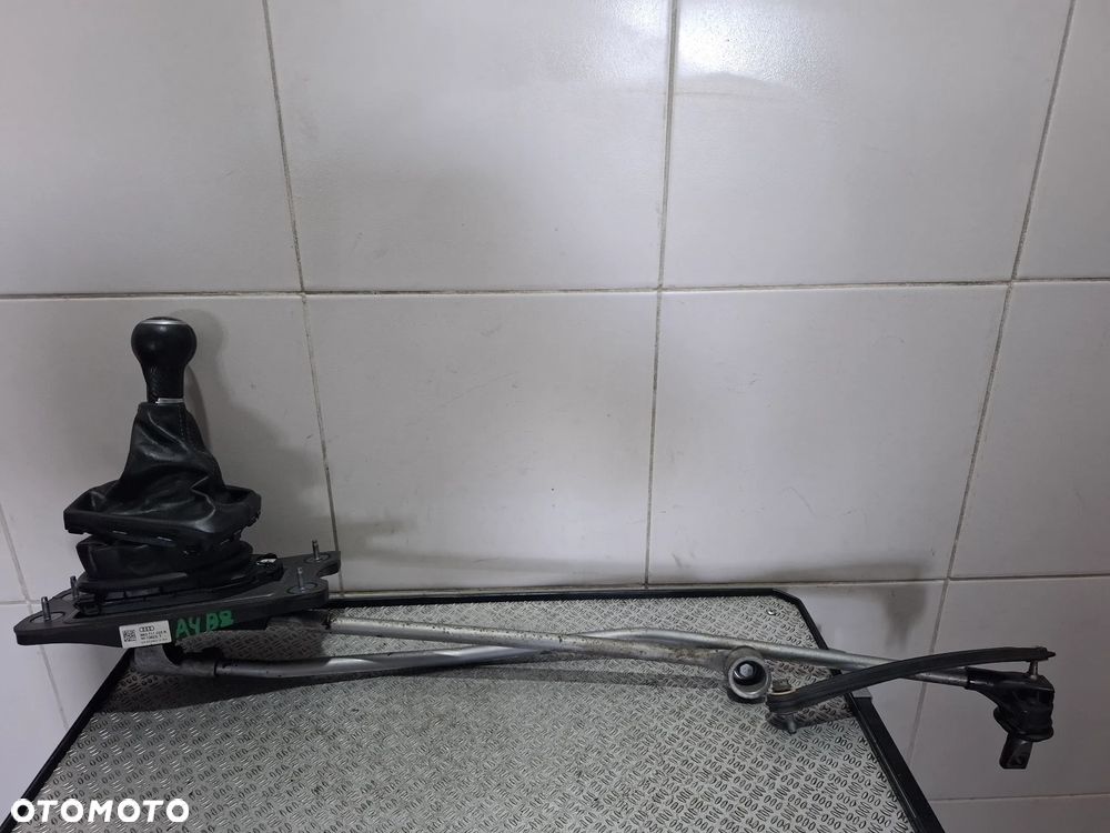 Wybierak biegów lewarek Audi A4 B8 lift nr 8K0711025R rok 2013 - 1