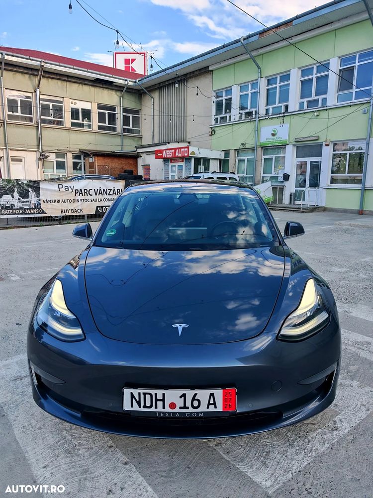 Tesla Model 3 - 3