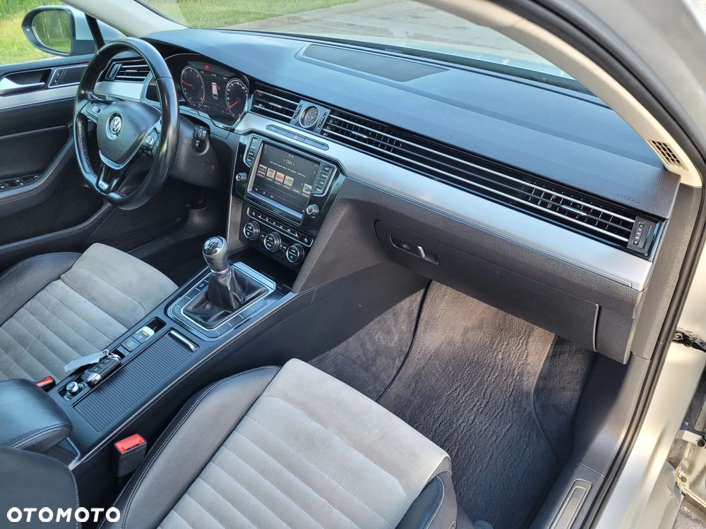 Volkswagen Passat 2.0 TDI (BlueMotion Technology) Highline - 19