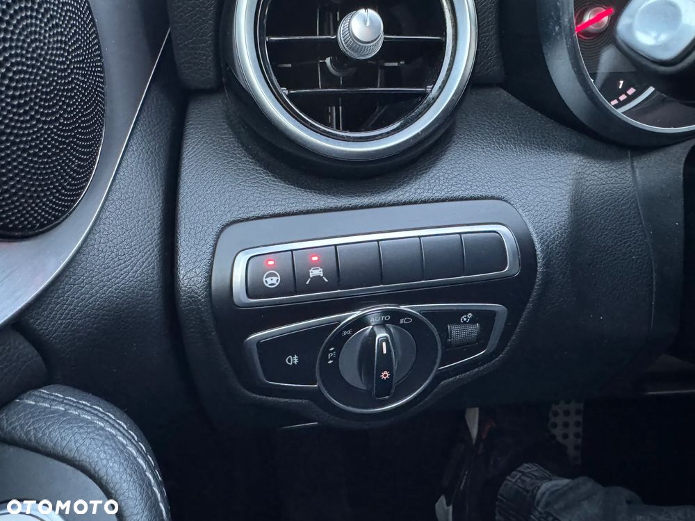Mercedes-Benz Klasa C 220 d 4Matic T 9G-TRONIC AMG Line - 12