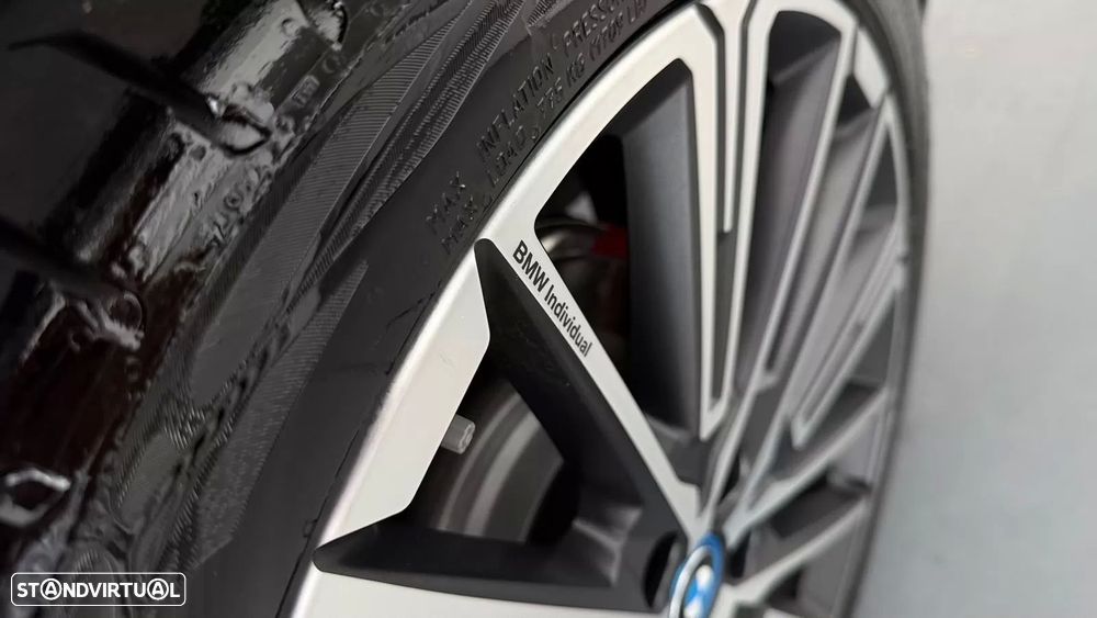 BMW iX1 eDrive20 Pack Desportivo M - 17