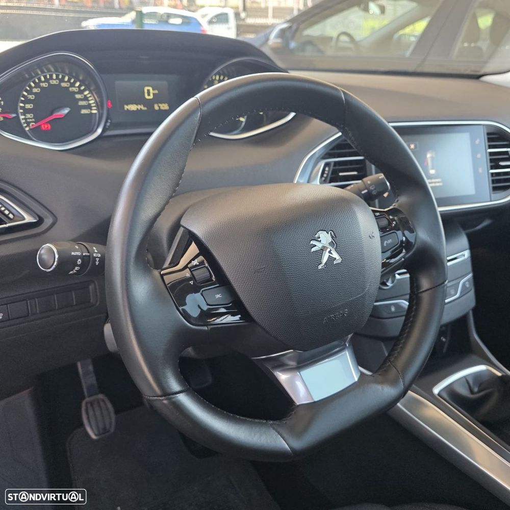 Peugeot 308 1.6 BlueHDi Allure J17 - 22