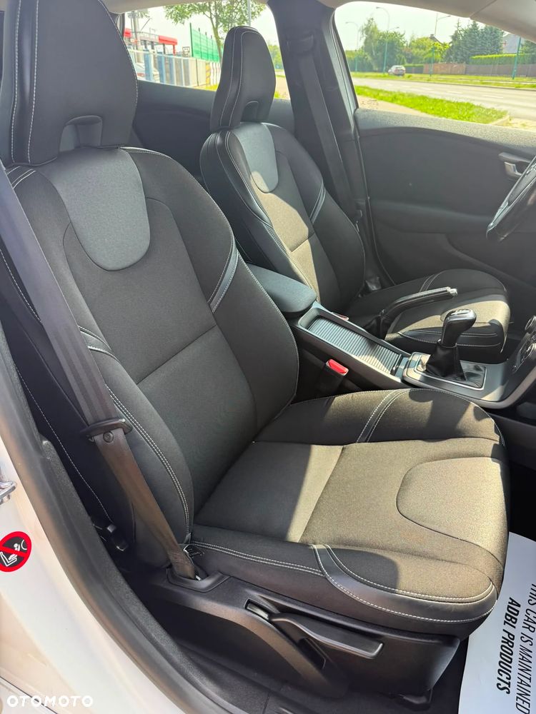 Volvo V40 D2 Momentum - 12
