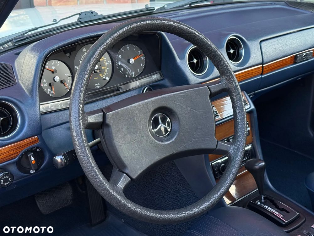 Mercedes-Benz W123 - 18