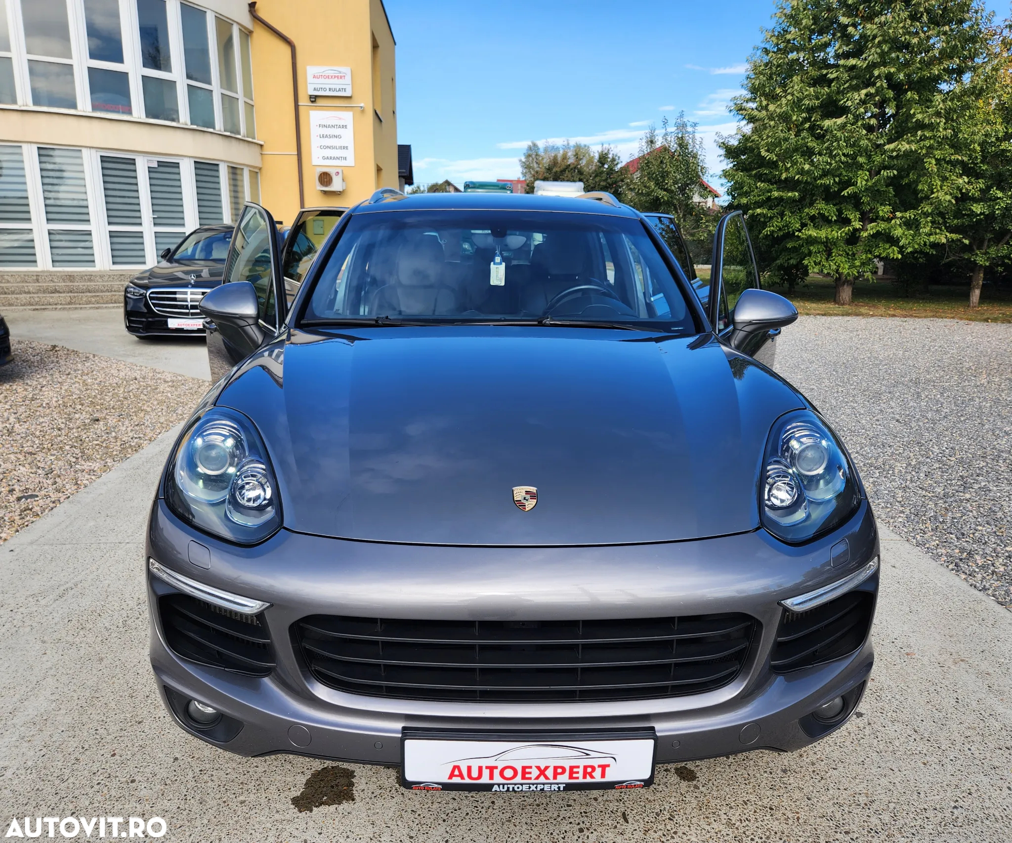 Porsche Cayenne 3.0 L - 12