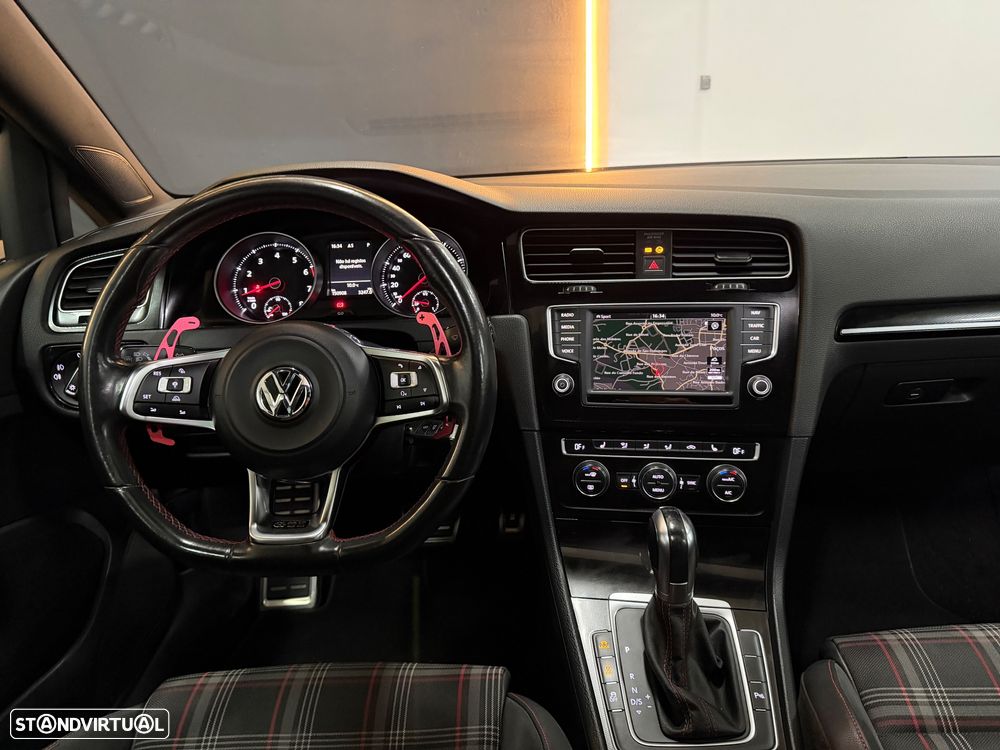 VW Golf 2.0 TSi GTi DSG - 17