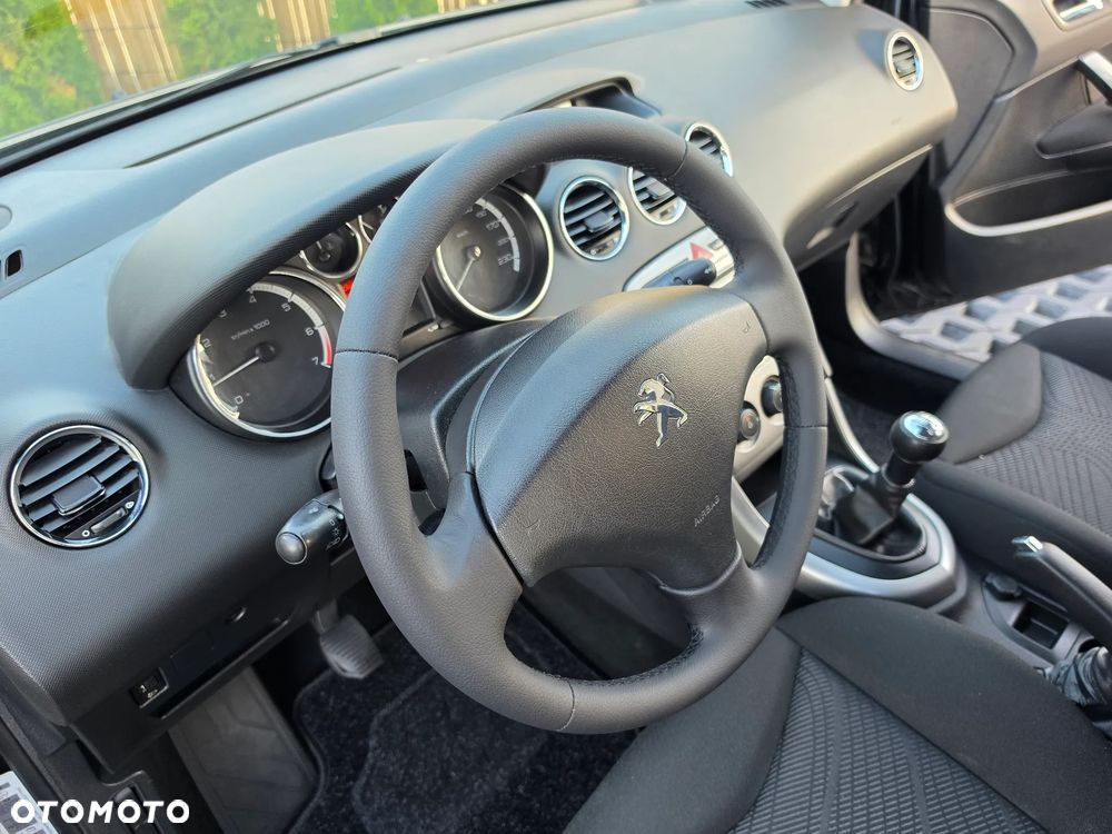 Peugeot 308 100 VTi Urban Move First Edition - 24