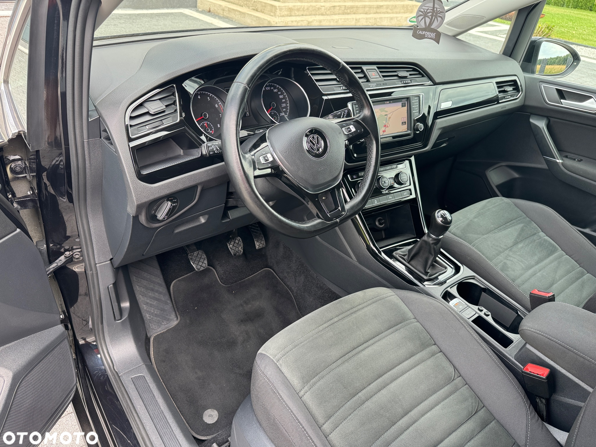 Volkswagen Touran 1.4 TSI BMT Highline - 27