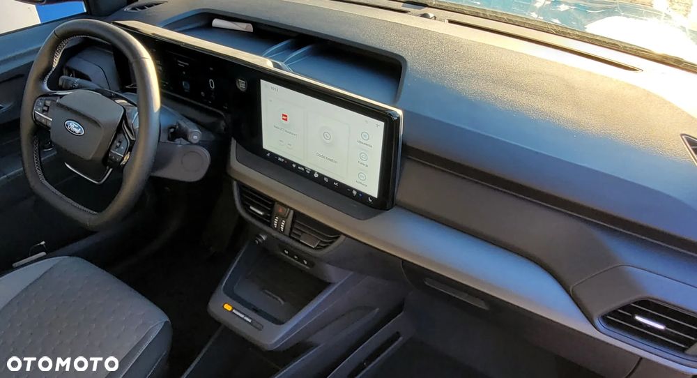 Ford Transit Courier - 15