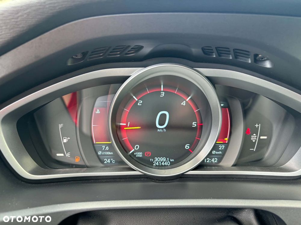 Volvo V40 D2 R Design - 23