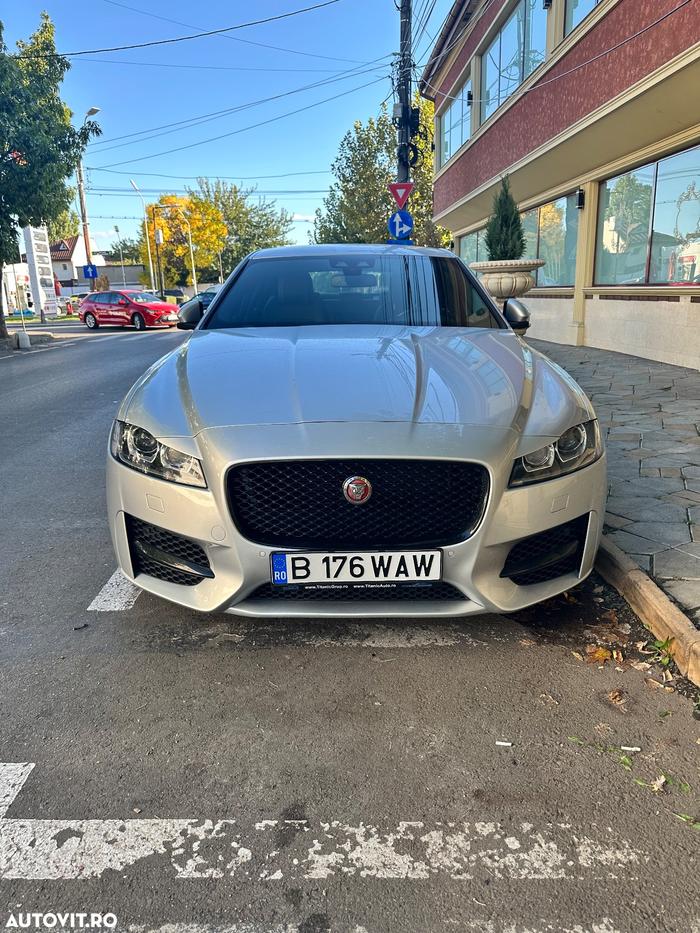 Jaguar XF 25d AWD R-Sport - 2