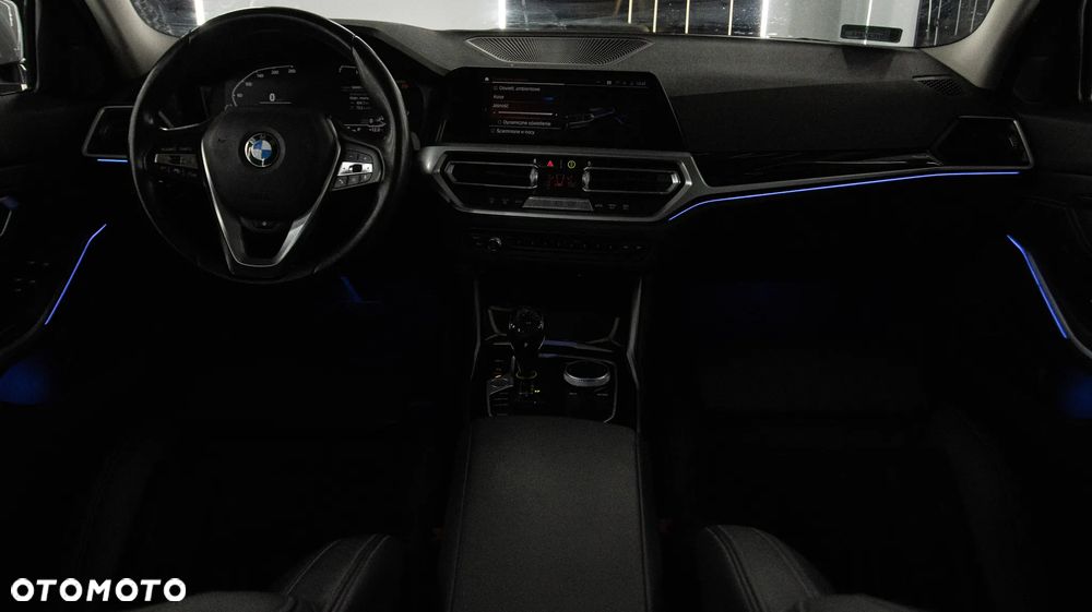 BMW Seria 3 318i Sport Line - 35