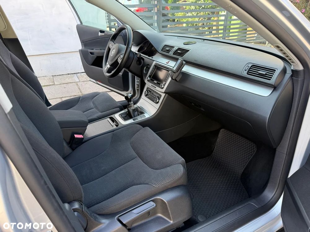 Volkswagen Passat 2.0 TDI Comfortline - 17