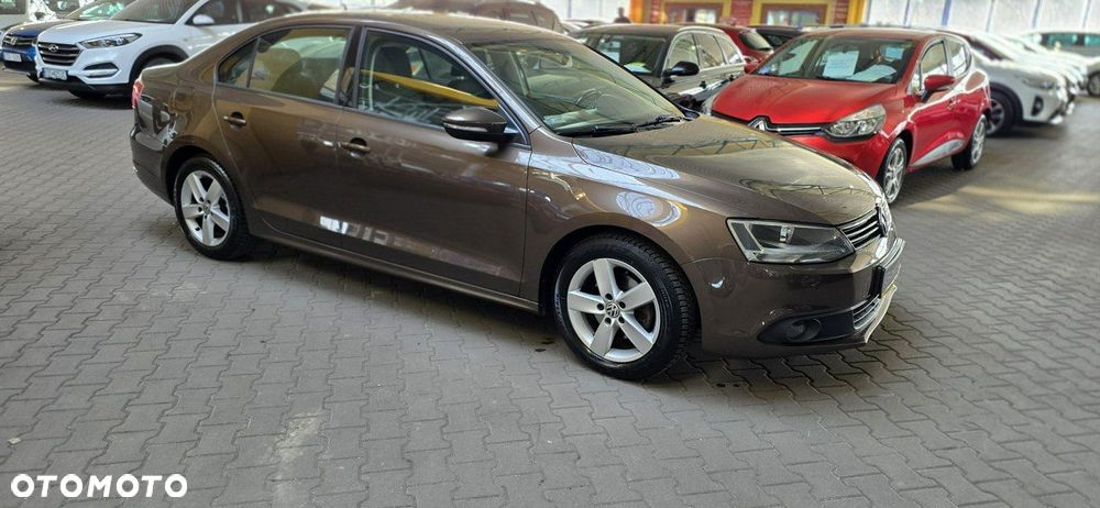 Volkswagen Jetta - 1