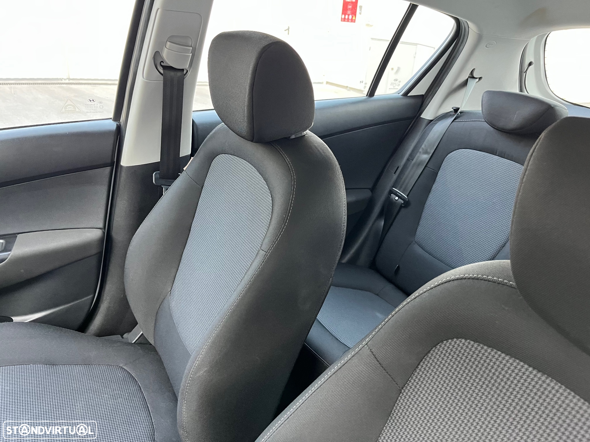 Hyundai i20 1.1 CRDi Urban - 12