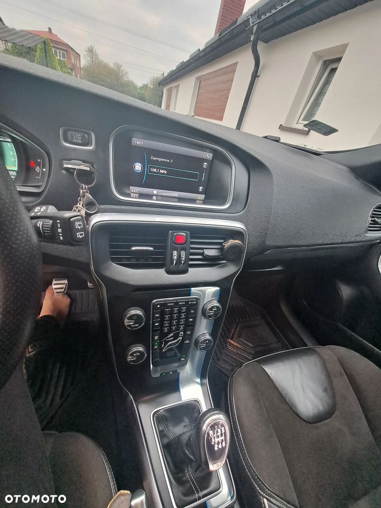 Volvo V40 D2 R-Design - 25