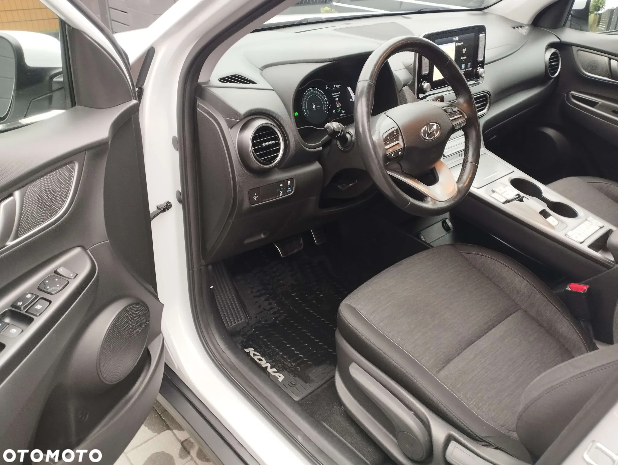 Hyundai Kona Electric 39kWh Premium - 14
