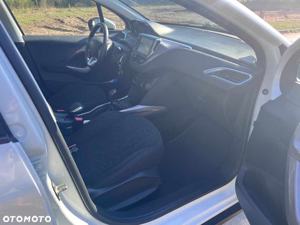 Peugeot 2008 1.6 e-HDi Allure S&S - 13