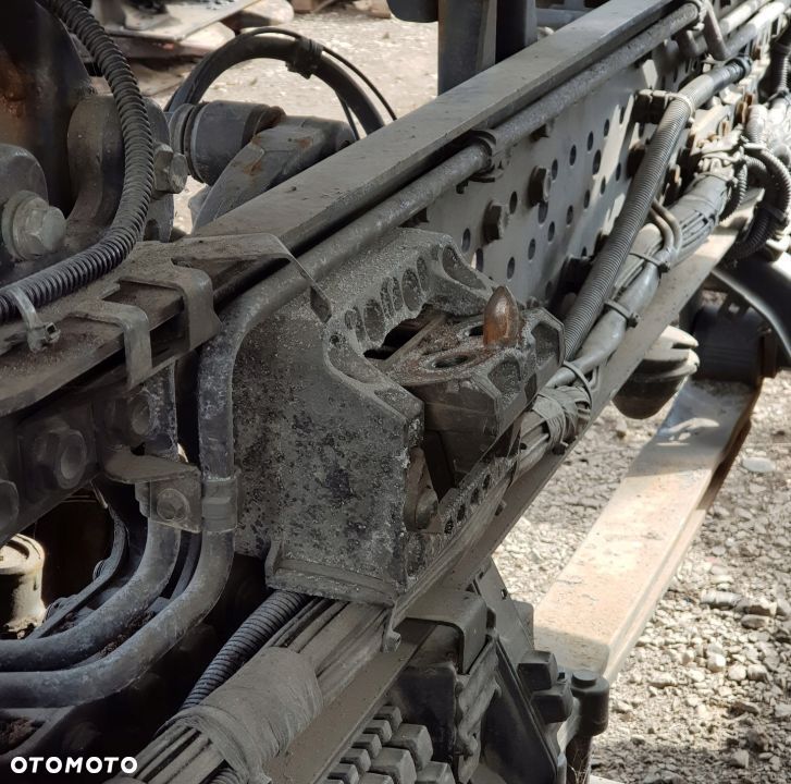 PODUSZKA SILNIKA SKRZYNI MERCEDES ACTROS MP4 - 3