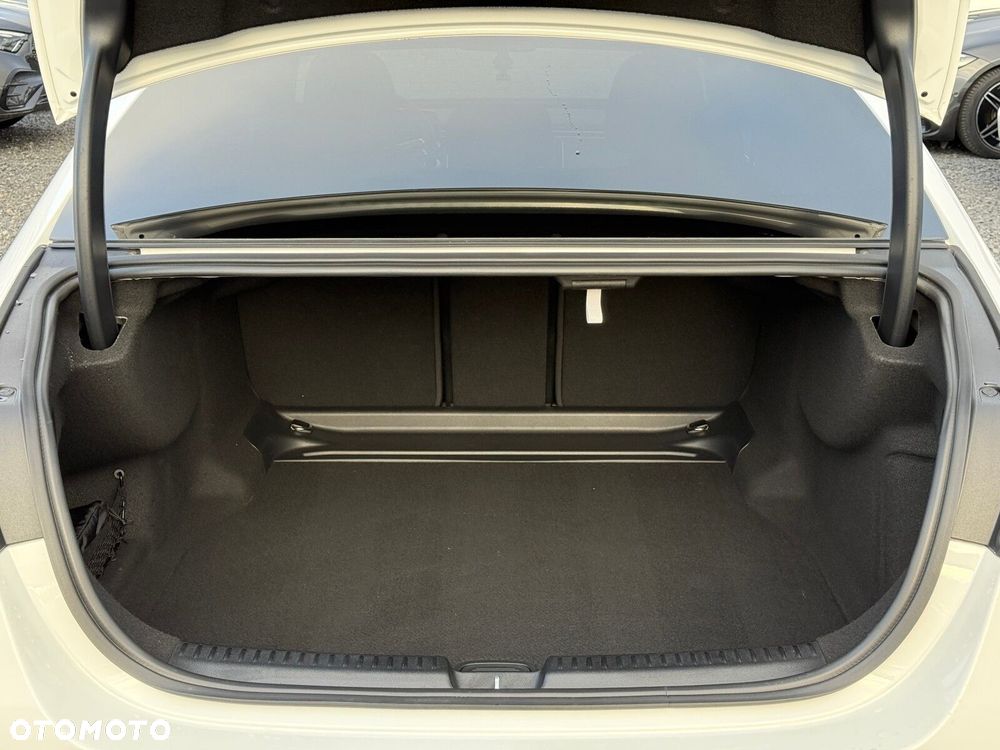 Mercedes-Benz Klasa E - 27