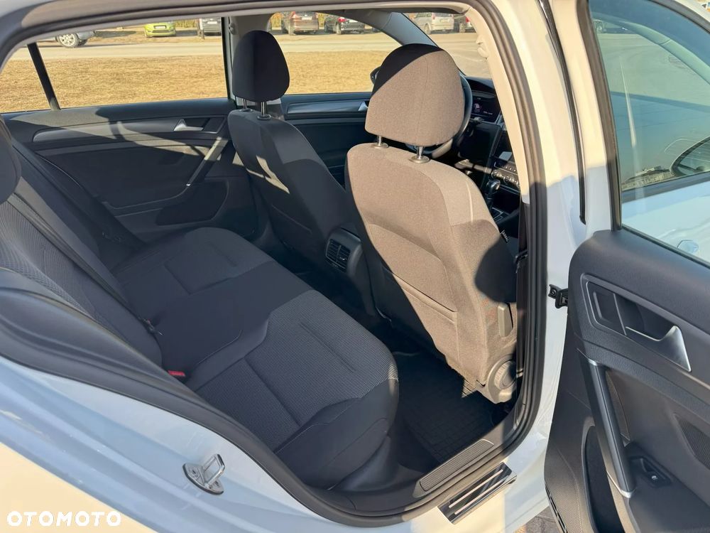 Volkswagen Golf - 15