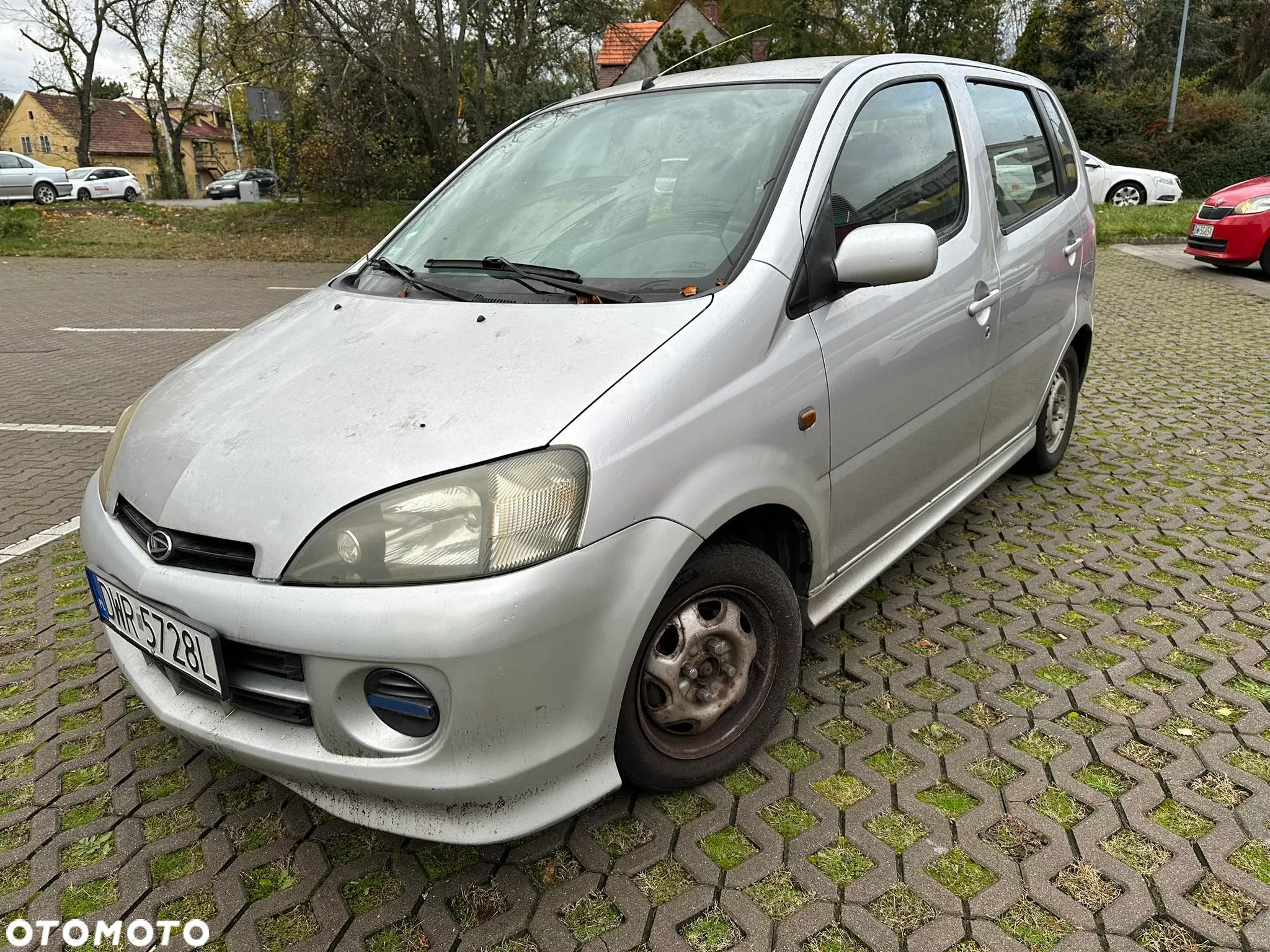 Daihatsu YRV - 1