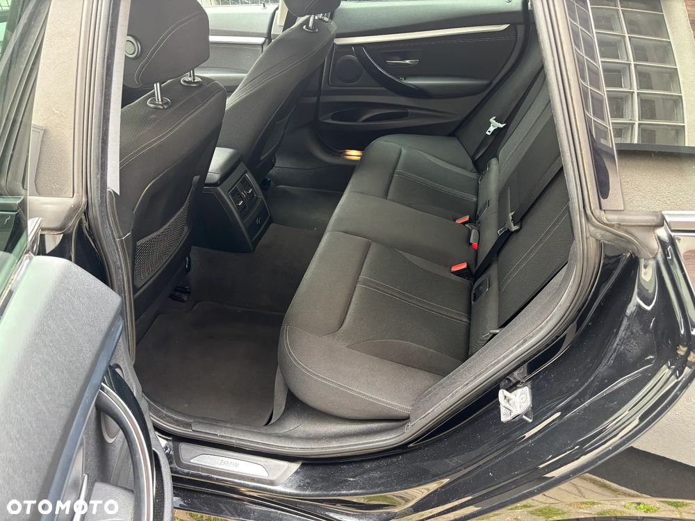 BMW 3GT 320i Sport Line - 12